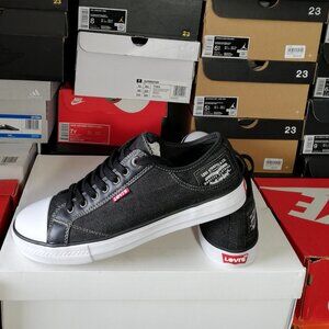 Levi's CANVAS MEN'S US SIZE 9 LIKE NEW WORN 3 TIMES NO BOX
